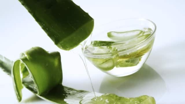 10 Best Home Remedies for Glowing Skin (Backed by Ayurveda & Science) 4 word image 1850 3